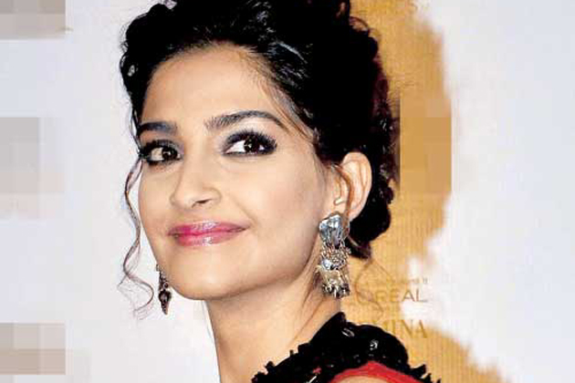 Raanjhnaa: Sonam Kapoor, Dhanush begin shooting in Varanasi